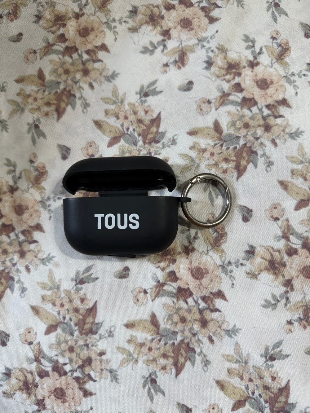 TOUS Black Earbud Charging Case Cover with Silver Keyring Promax